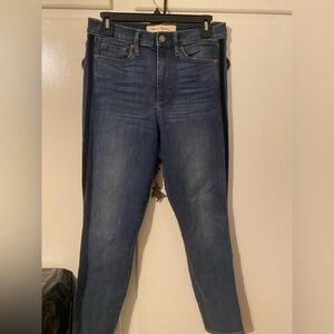 GAP Women's Skinny Jeans in Medium Blue